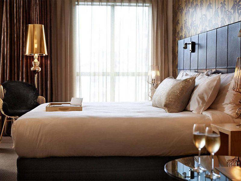 Cheat: how to score a room upgrade
