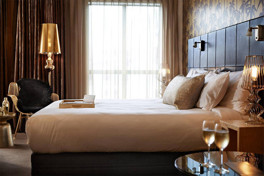 Cheat: how to score a room upgrade