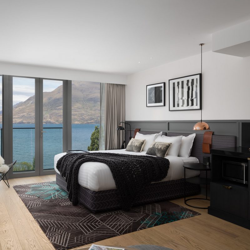 QT Queenstown Lake King Room