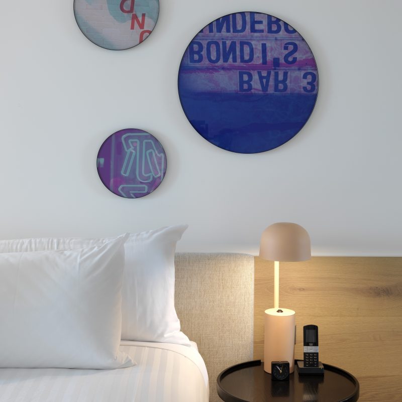 QT Bondi - QT Gel Bed & Side Table