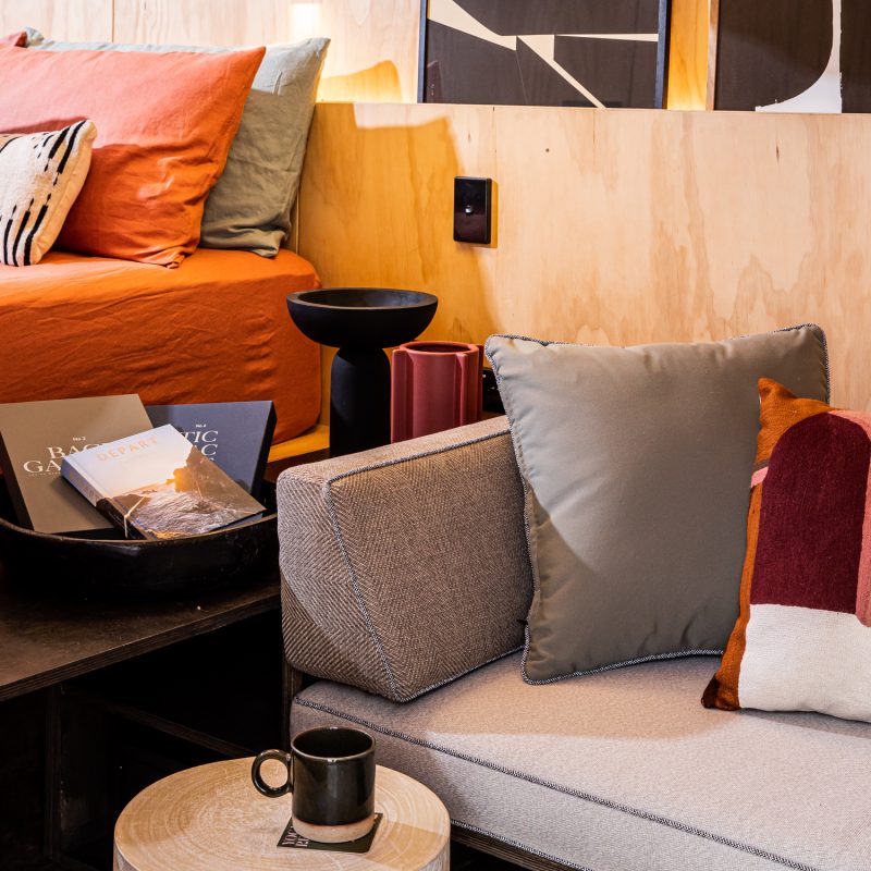 qtQT Cabin Lounge
