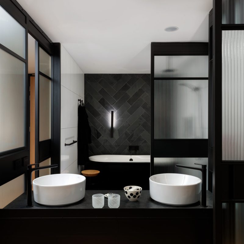 Executive King Bathroom