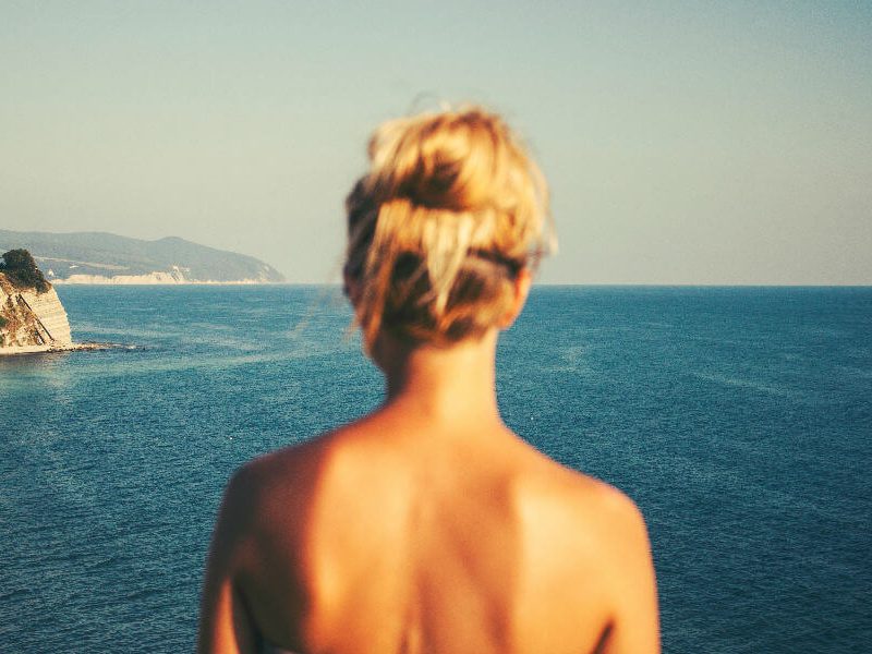 How To Stay Glam When Globetrotting