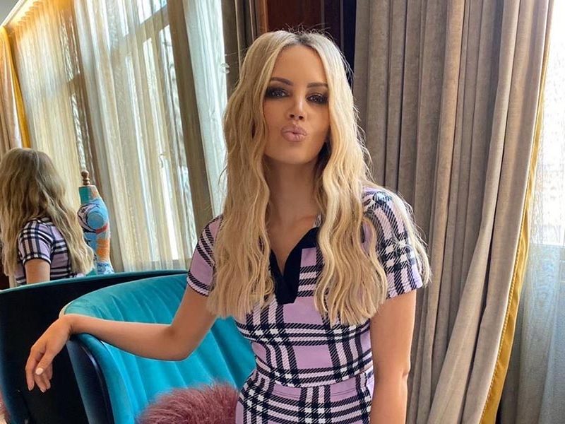The songstress and her suite with Samantha Jade