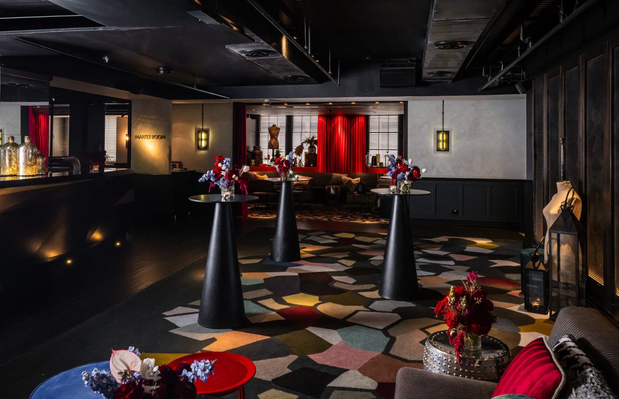 Gilt Lounge